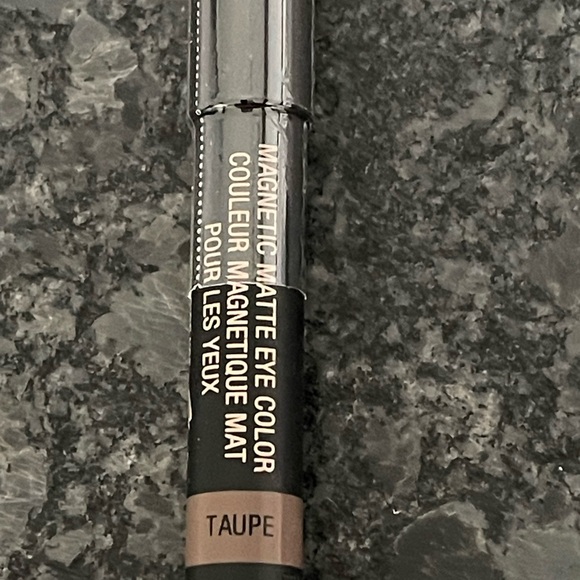 NudeStix Magnetic Eye Color in Taupe a matte shade long wearing great primer - Picture 6 of 7